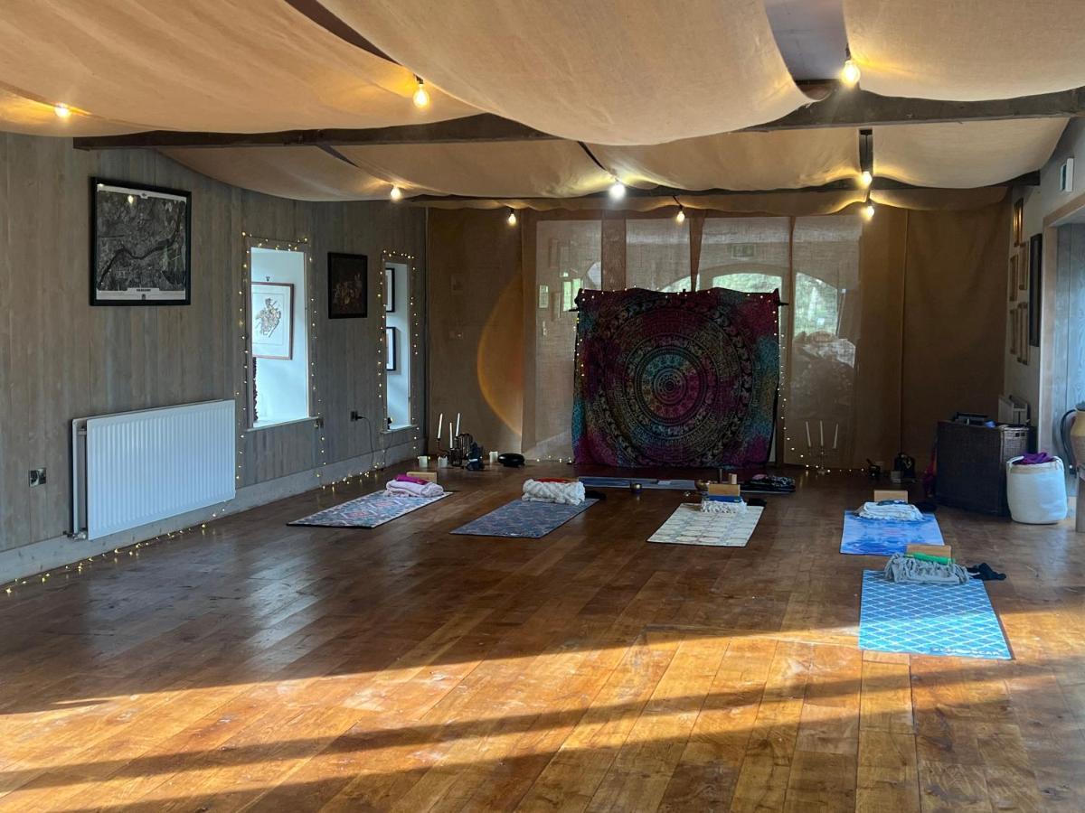 Вилла The Old Flax Mill Yoga Retreat Колрейн Экстерьер фото